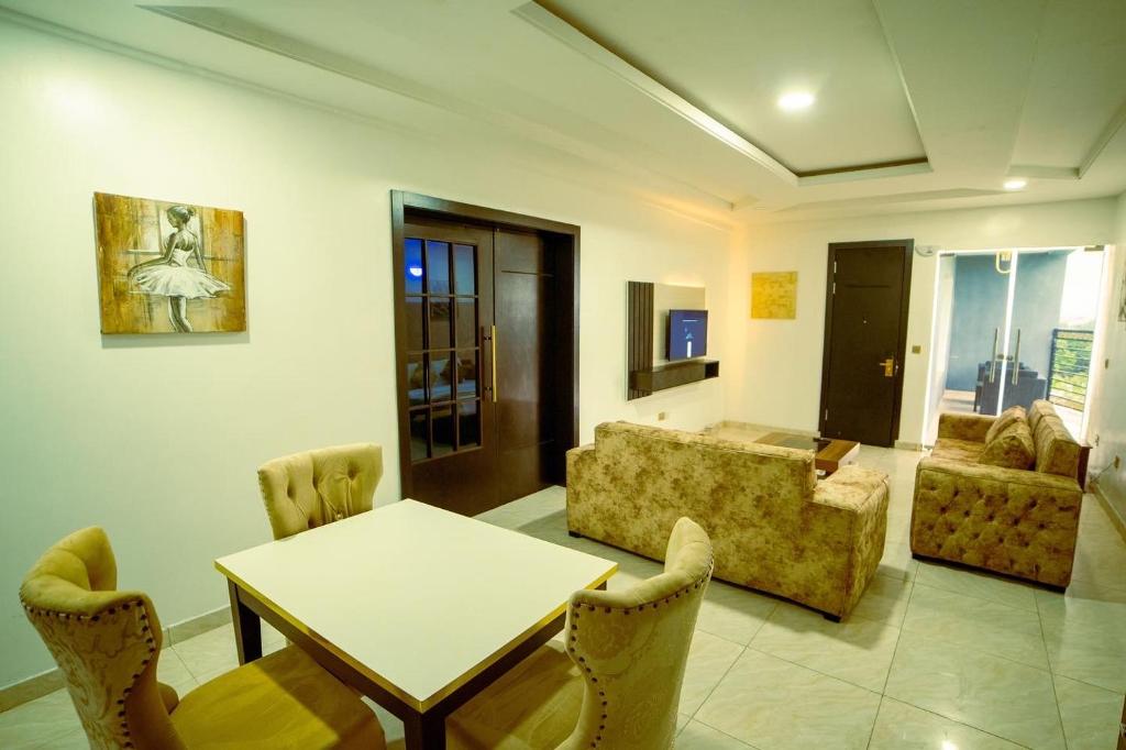 Posezení v ubytování 247 Luxury Hotel & Apartment Ajah