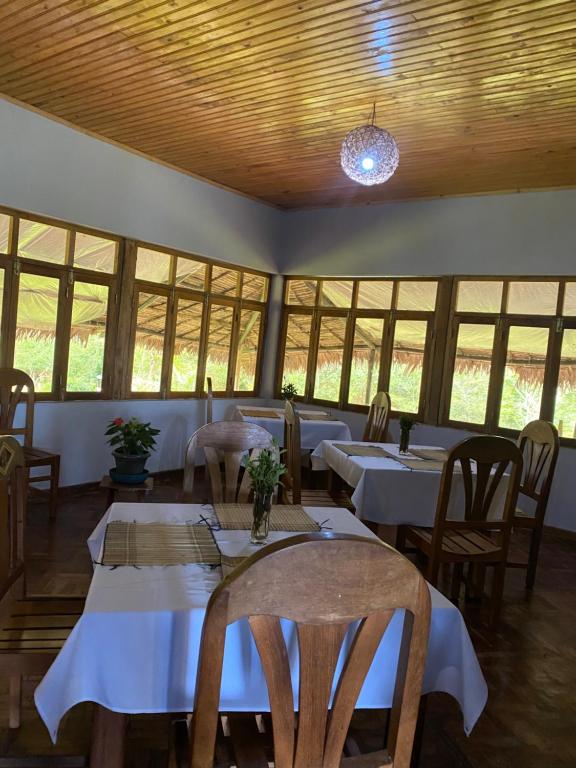 Restoran atau tempat lain untuk makan di Andasibe Sifaka Lodge