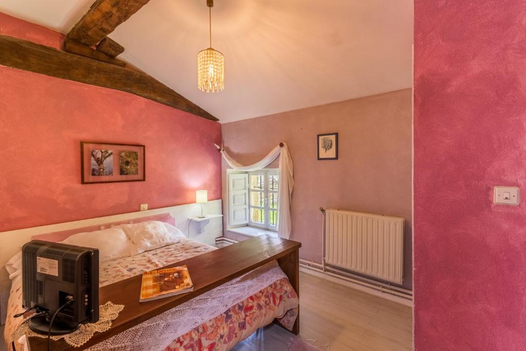 Postel nebo postele na pokoji v ubytování vaquero casa rural alquiler completo