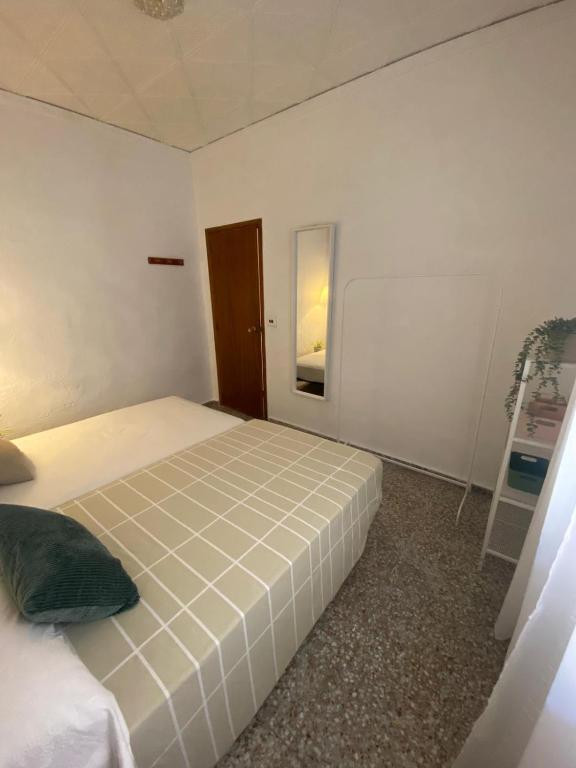 Casa rural Montichelvo - Three-Bedroom House