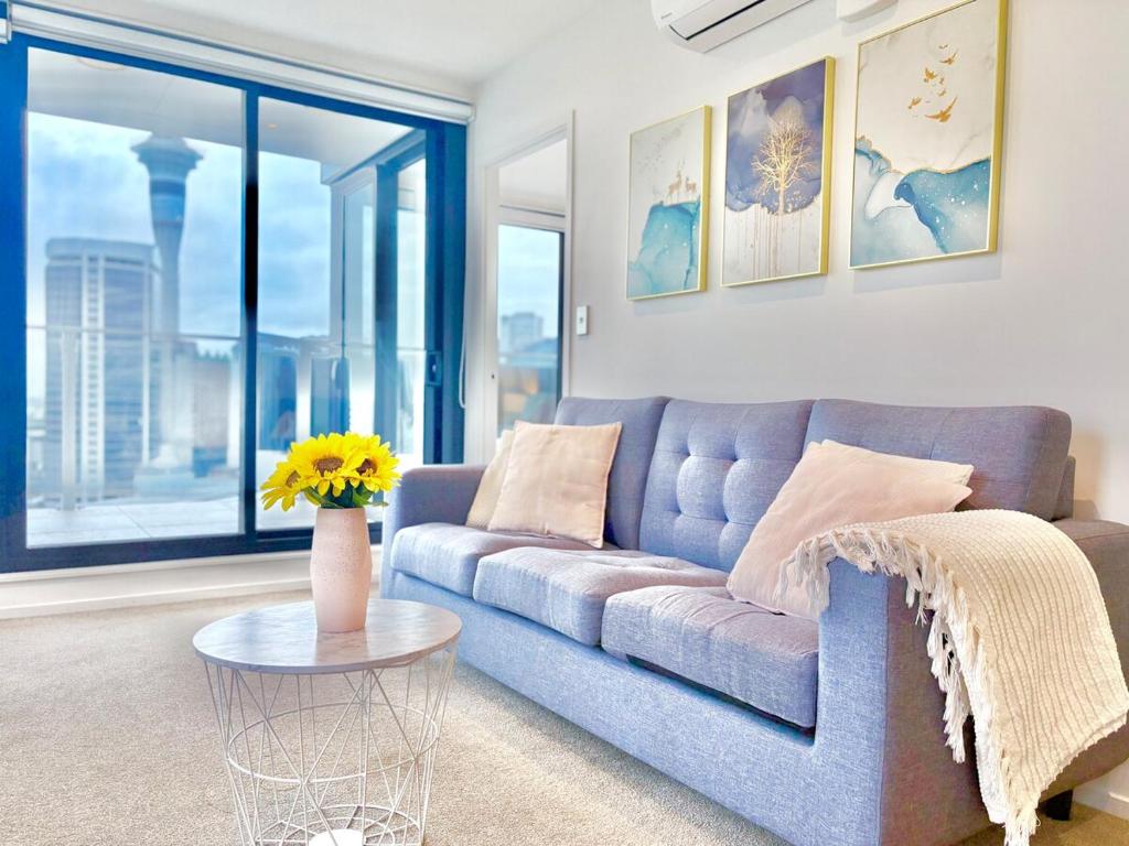 High-Floor 2BR Apt Sky Tower view AC Pool Gym - Resim 21