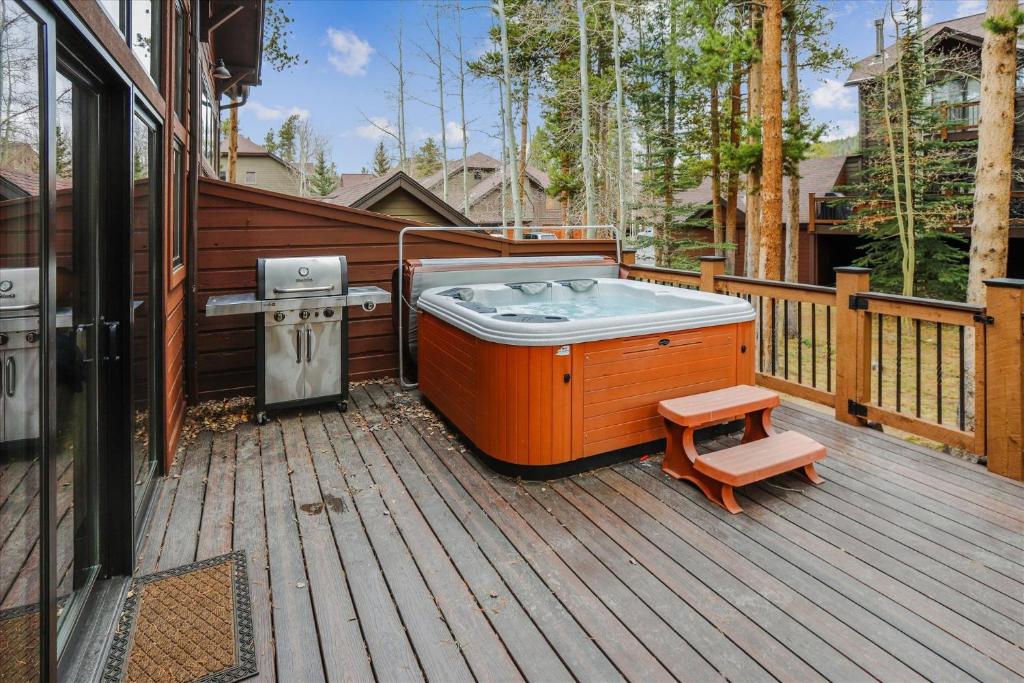 Village Point 109 townhouse - Housity