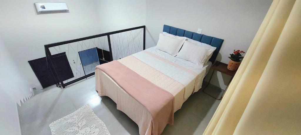 En eller flere senge i et værelse på Loft Pôr do Sol