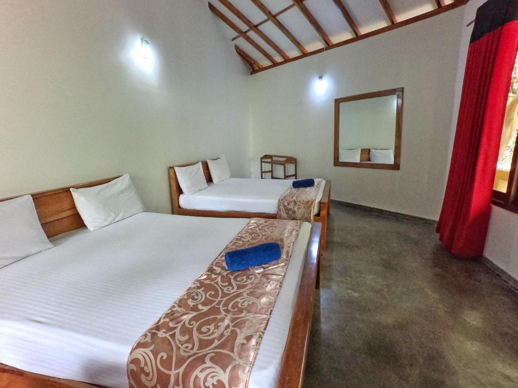 Orient Lodge - Galewela - Economy Quadruple Room