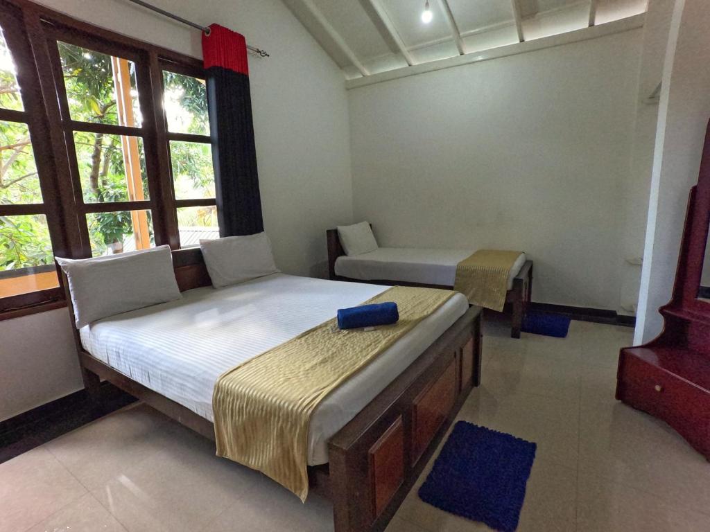 Orient Lodge - Galewela - Triple Room With Balcony
