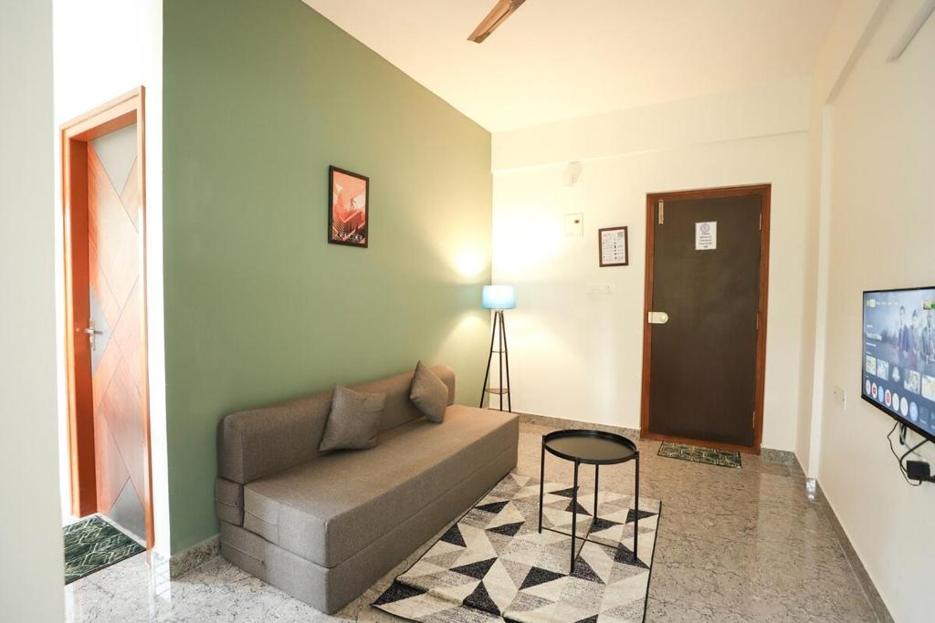 Manyata Tech Park To Airport www.booking.com