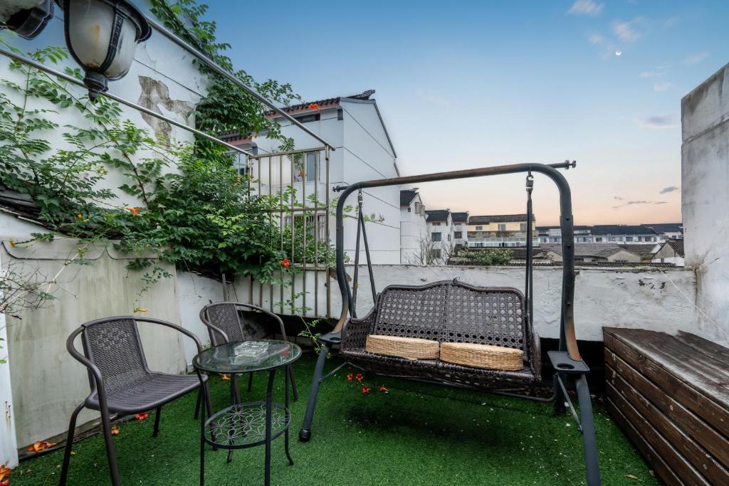 Balkón nebo terasa v ubytování 枕窗听雨Homestay