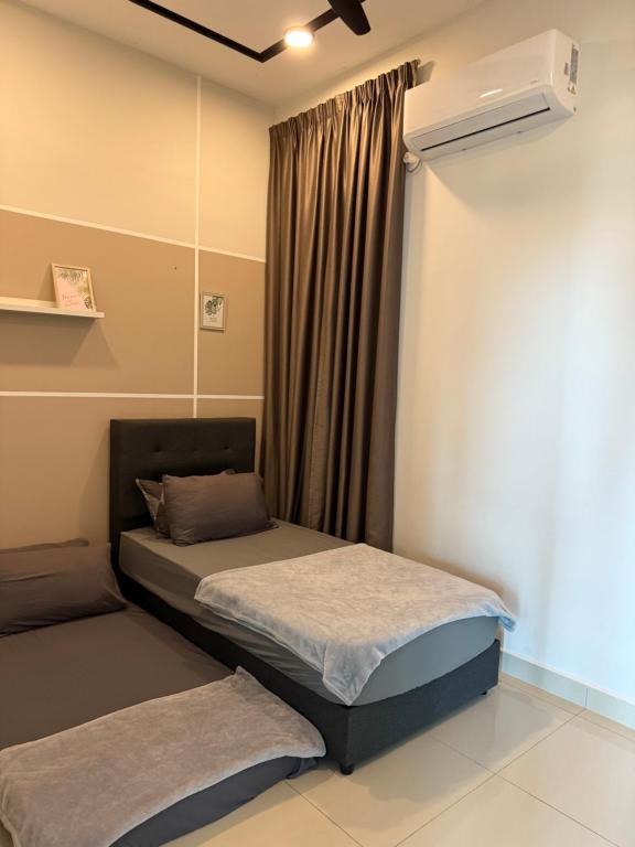 Postel nebo postele na pokoji v ubytování Cozy 2 BR Apartment w/ Pool Gym Wi-Fi & Work Space