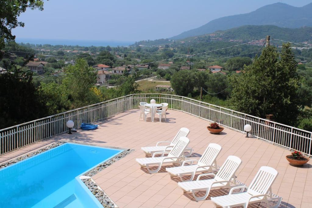 En generel udsigt til bjerge eller udsigt til bjerge taget fra lejligheden