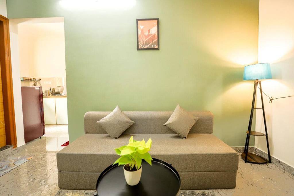 Manyata Tech Park To Airport www.booking.com