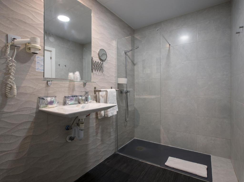 Cuatro Naciones - Resim 13