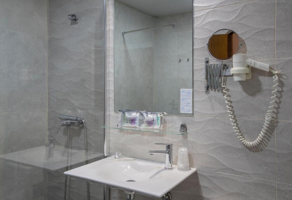 Cuatro Naciones - Resim 14