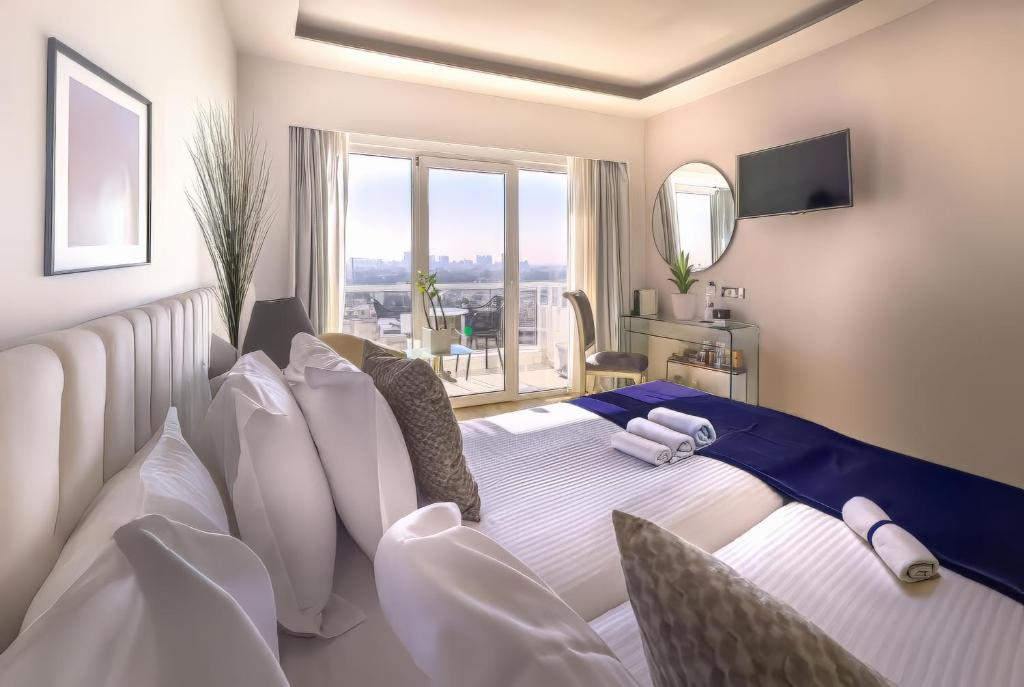 
Boutique Room with Private Balcony & Acropolis View
