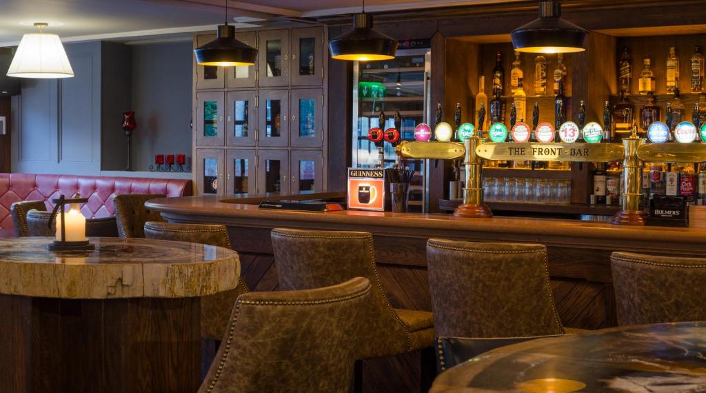 Sohvabaar või baar majutusasutuses Court Yard Hotel