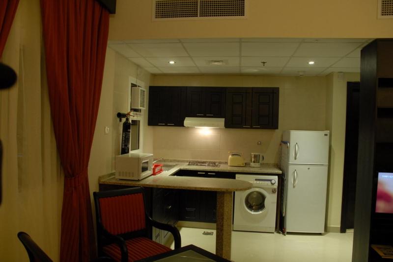 REST NIGHT HOTEL SUITES AL HAMRA
