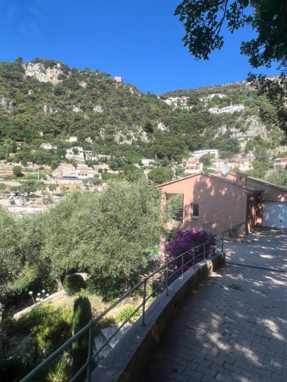 Belle villa avec piscine proche monaco