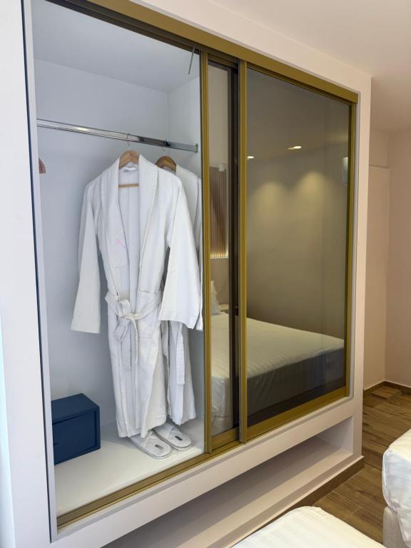 Postel nebo postele na pokoji v ubytování Eva Beach Hotel Lefkada
