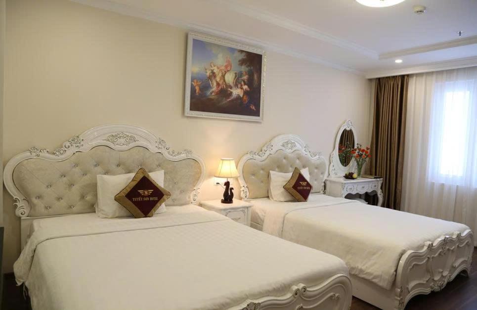 Posteľ alebo postele v izbe v ubytovaní Tuyet Son Hotel (TS Ocean Hotel)
