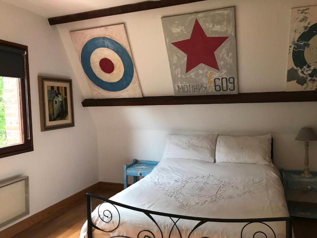 Postel nebo postele na pokoji v ubytování Chambre d'hôtes de Dompierre