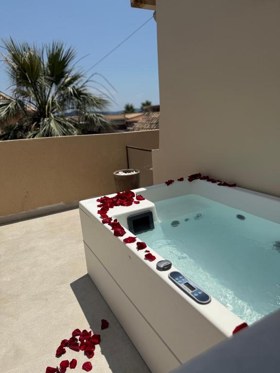 Bazén v ubytování Eva Beach Hotel Lefkada nebo v jeho okolí