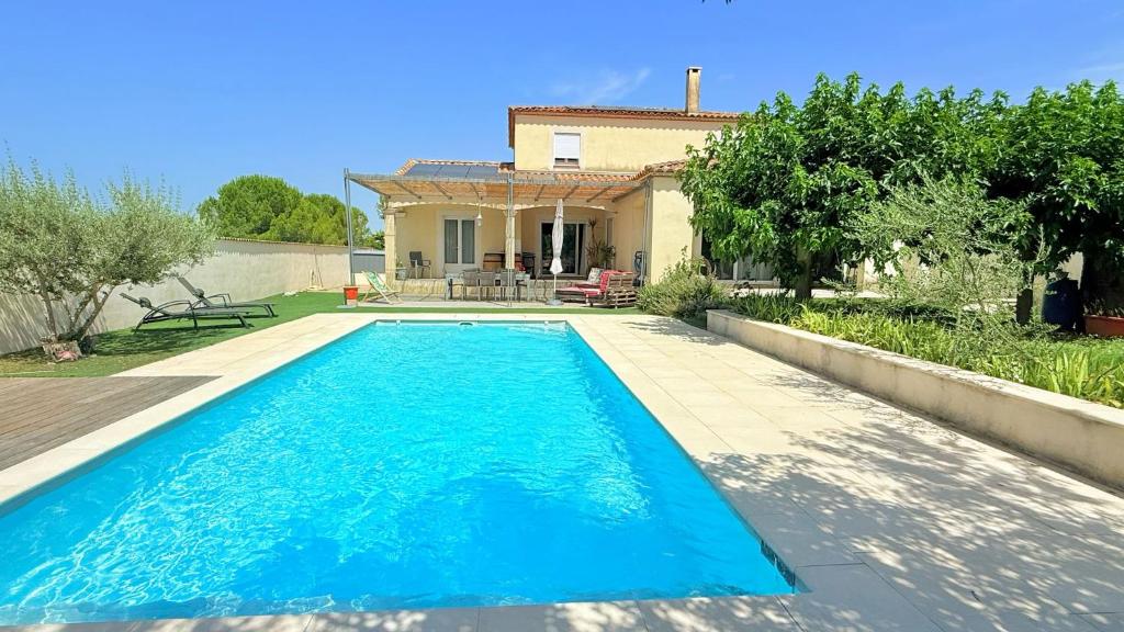 Πισίνα στο ή κοντά στο La maison du soleil