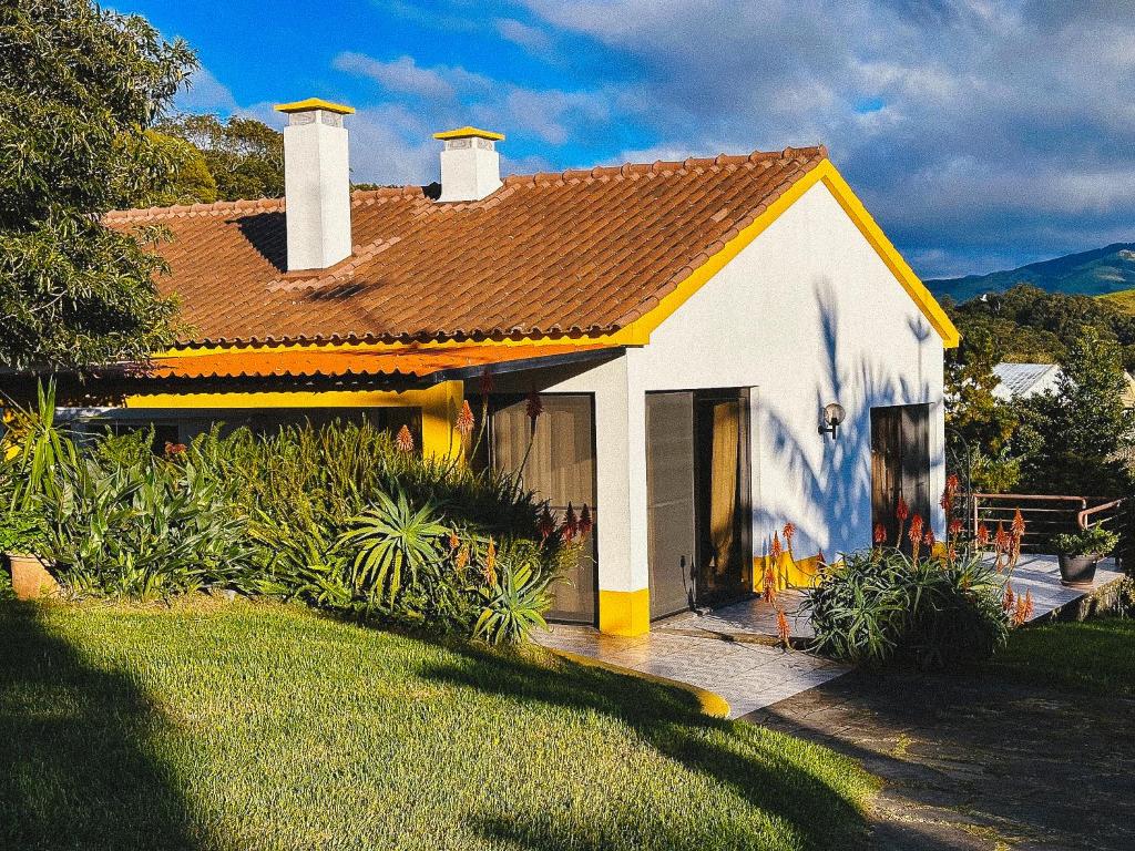 a small white house with a brown roof at VIVA Quinta I Quinta do Ananás Pineapple Farmhouse in São Roque