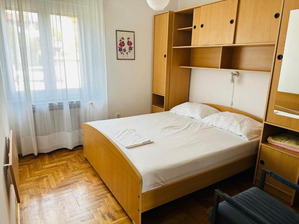 Un pat sau paturi într-o cameră la Double Olive Apartments in Novi Vinodolski - Croatian Adriatic, Kvarner bay