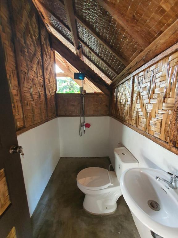 Koupelna v ubytování Coleto Siargao