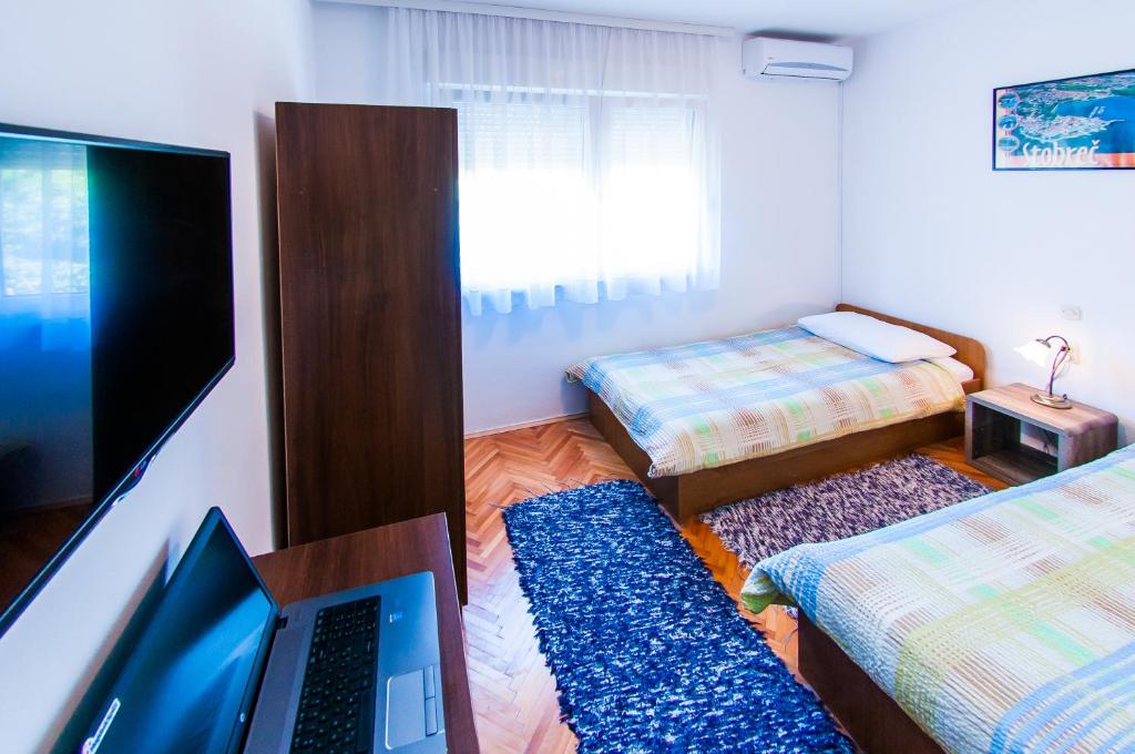 Una cama o camas en una habitación de Rooms Rajič
