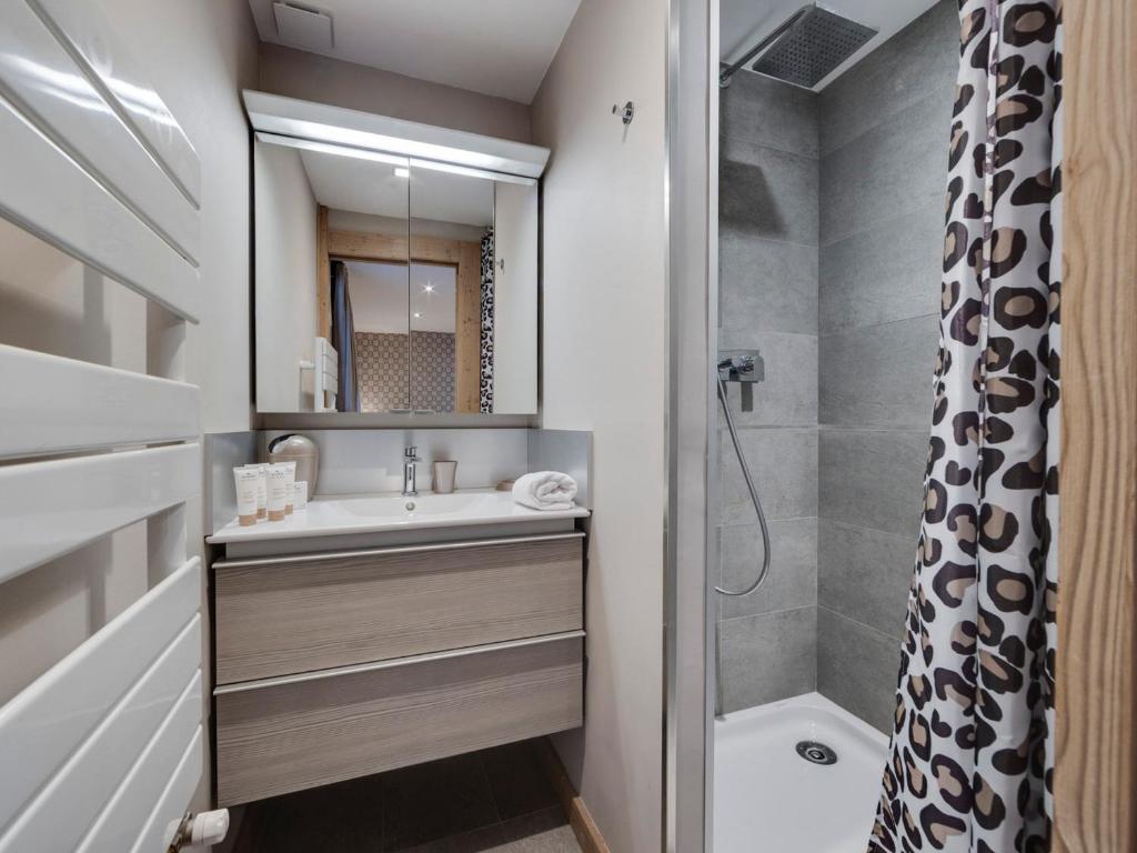 Kúpeľňa v ubytovaní Appartement spacieux, 4 chambres, 8 personnes, WiFi, Tignes le Lac - FR-1-641-15