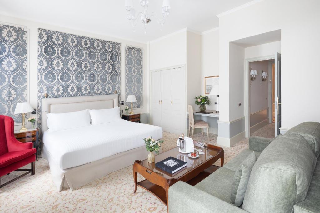 
Junior Suite (1-2 Adults)
