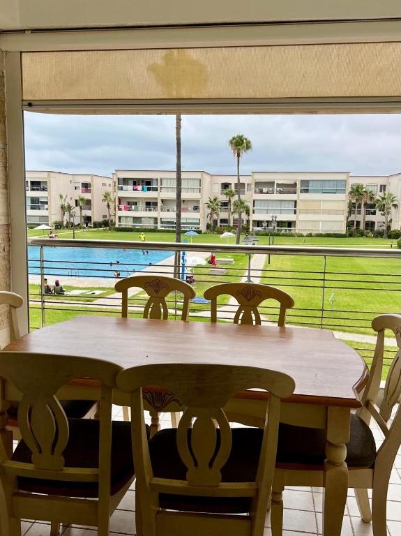 Kolam renang di atau dekat dengan OlaBlanca2, appartement avec terrasse et vue sur piscine