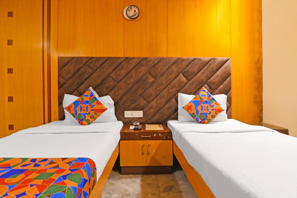 Postel nebo postele na pokoji v ubytování FabHotel Sonargaon