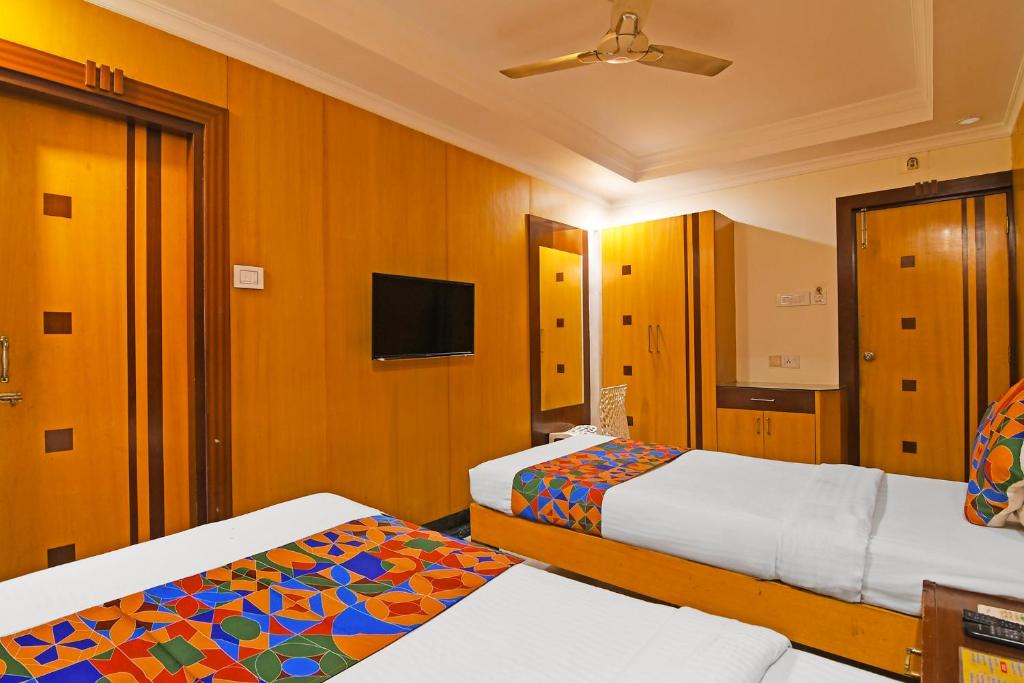 Postel nebo postele na pokoji v ubytování FabHotel Sonargaon