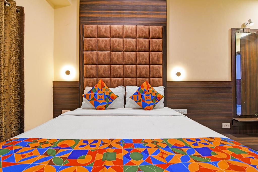 Postel nebo postele na pokoji v ubytování FabHotel Sonargaon