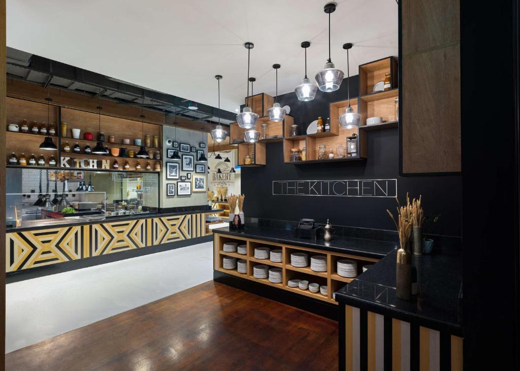 Salone o bar di Hilton Doha The Pearl