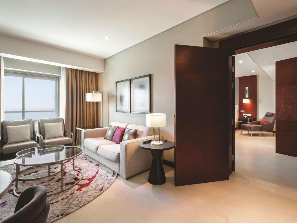 Area soggiorno di Hilton Doha The Pearl