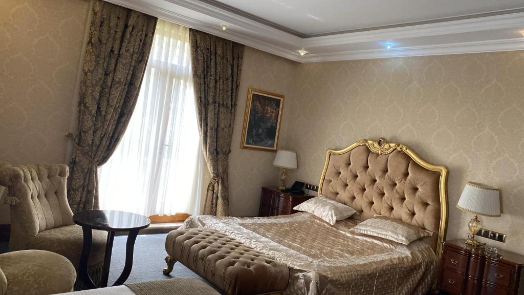 Postel nebo postele na pokoji v ubytování Lake view Palace Hotel