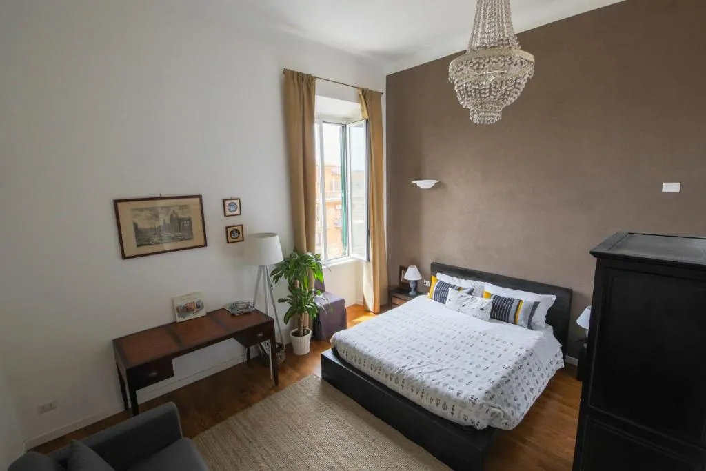 Urban Pine Rooms, Roma, Italia