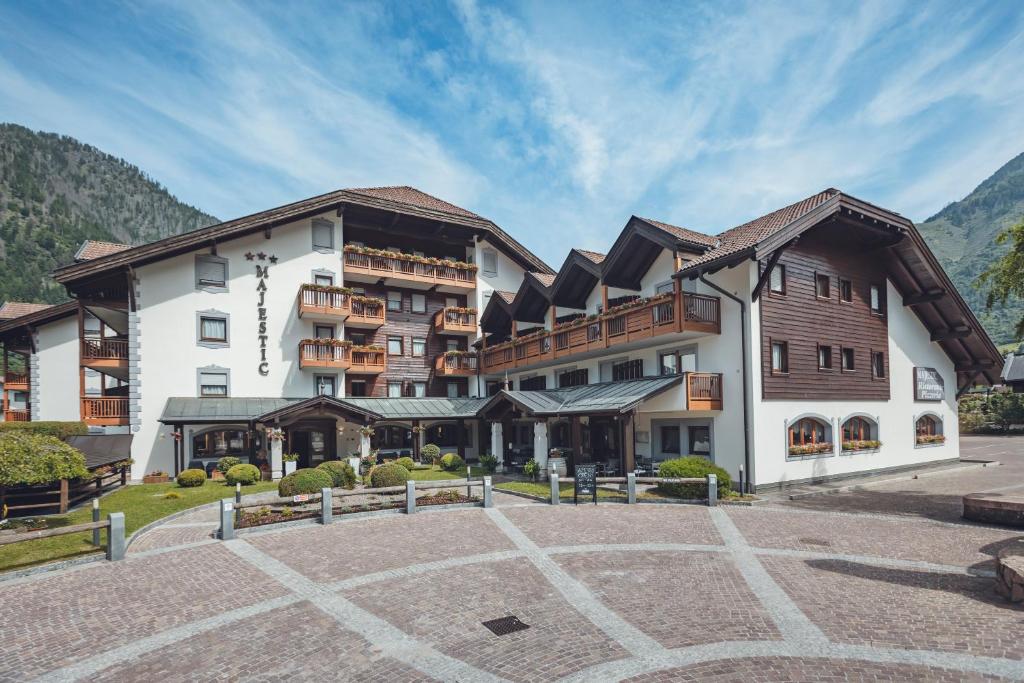 Nespecifikovaný výhled na hory nebo výhled na hory při pohledu z aparthotelu