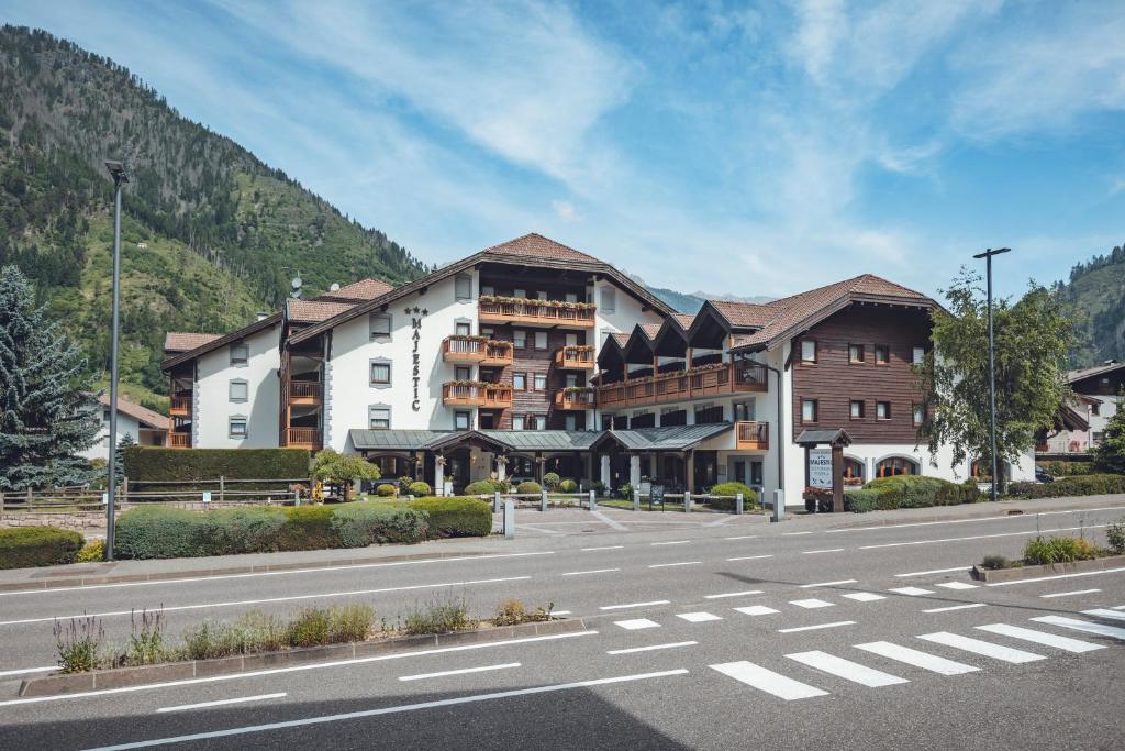 Nespecifikovaný výhled na hory nebo výhled na hory při pohledu z aparthotelu