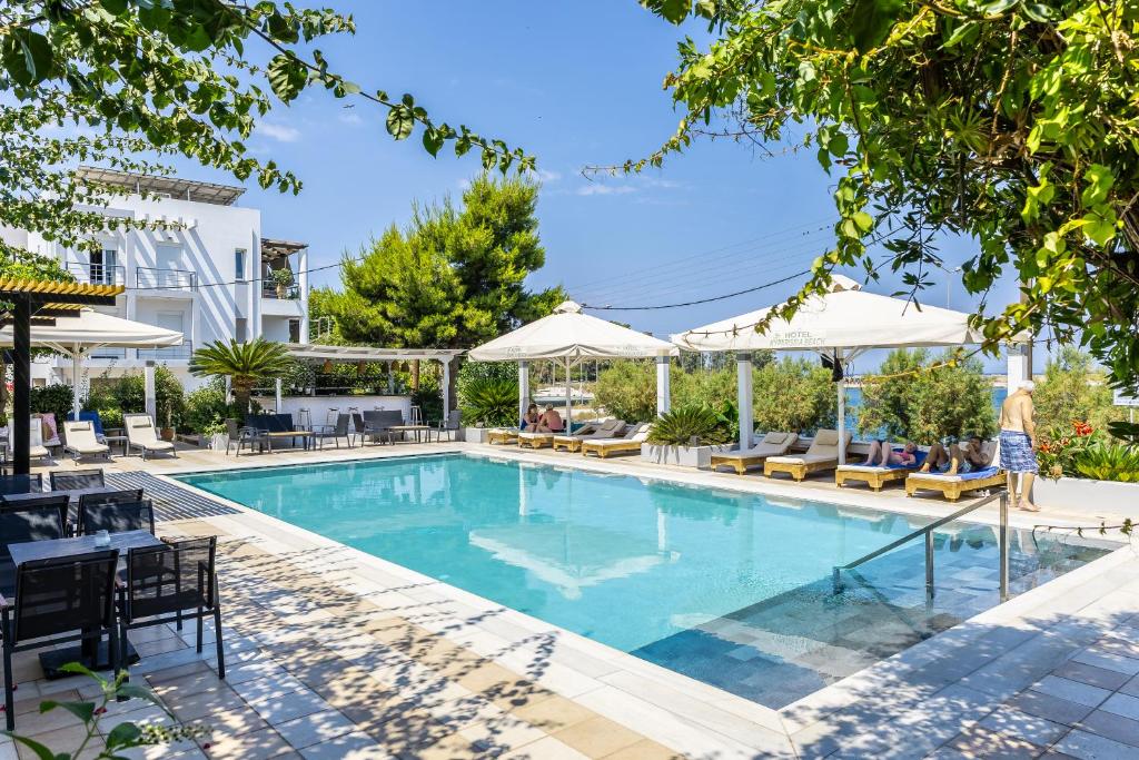 Bazén v ubytování Kyparissia Beach Hotel nebo v jeho okolí