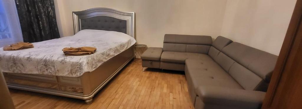 Ένα ή περισσότερα κρεβάτια σε δωμάτιο στο Unirea Coposu Studio