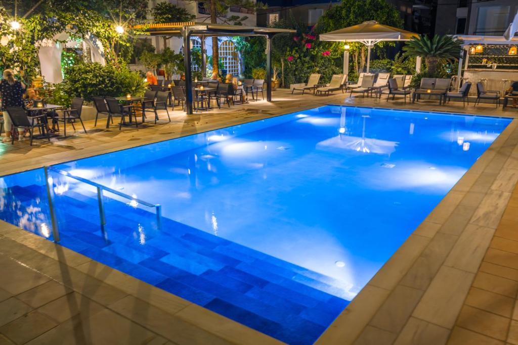 Bazén v ubytování Kyparissia Beach Hotel nebo v jeho okolí