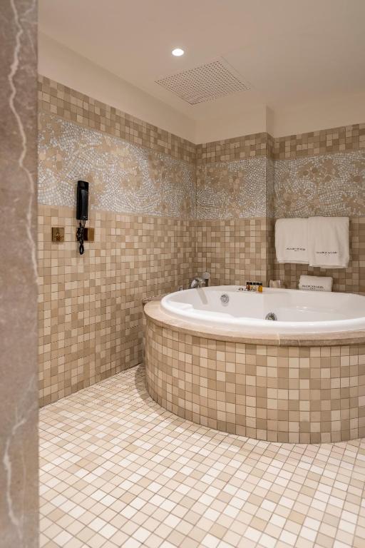 Palacio Ca Sa Galesa - Jacuzzi privado en la habitación en Palma de Mallorca