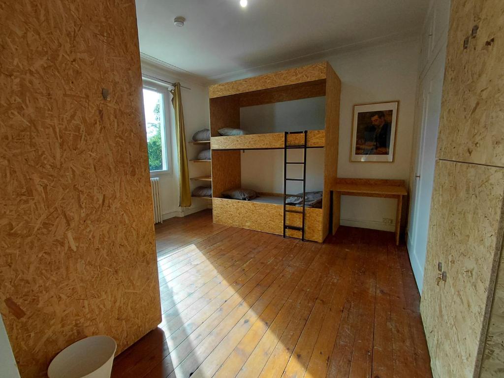Le Château de la Garenne - Quadruple Room With Shared Bathroom