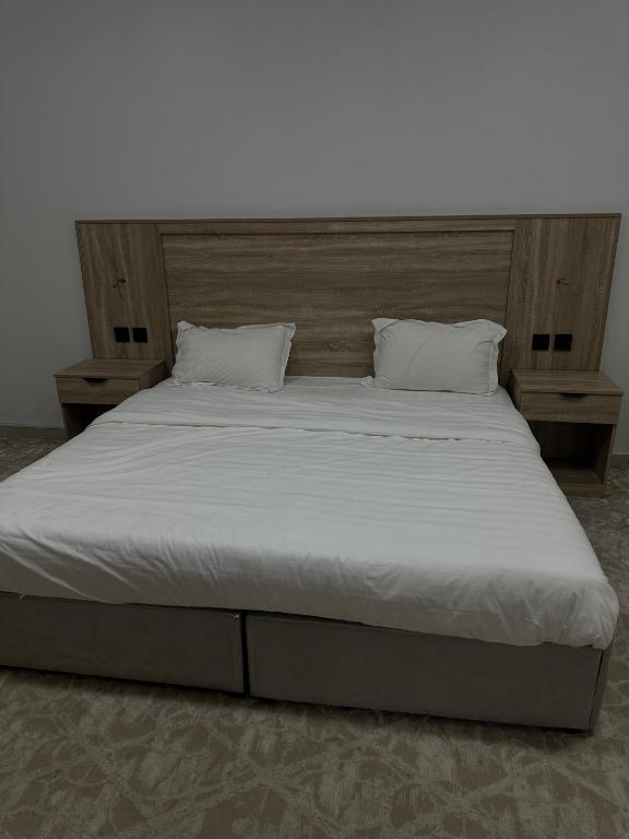 En eller flere senge i et værelse på نفيس المدن العقارية