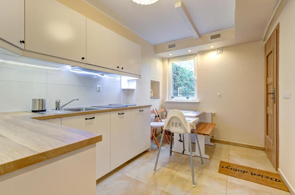 Kuchyňa alebo kuchynka v ubytovaní Apartament Brzeźno