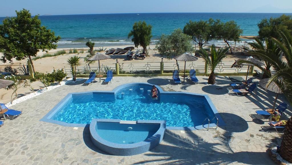 Bazén v ubytování Boutique Giannikis By The Beach nebo v jeho okolí