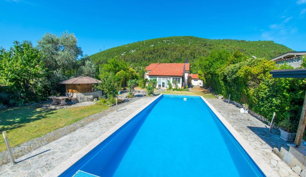 Πισίνα στο ή κοντά στο Villa Laura